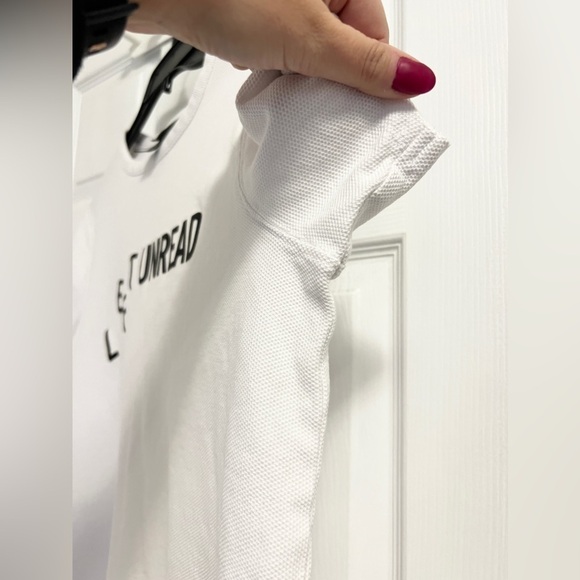 2 for $10 | H&M ‘LEFT UNREAD’ White Short Sleeve Shirt Crew Neck Women’s Medium - Picture 6 of 10